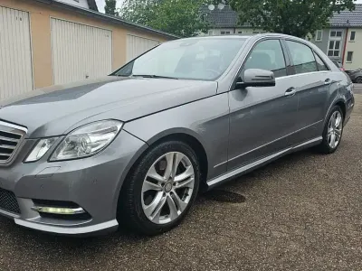 Gebraucht Mercedes E300 204 PS (150 kW) 2012 Palladiumsilber Limousine