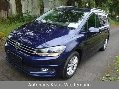 Gebraucht VW Touran Comfortline 150 PS (110 kW) 2016 Blau Van / Kleinbus