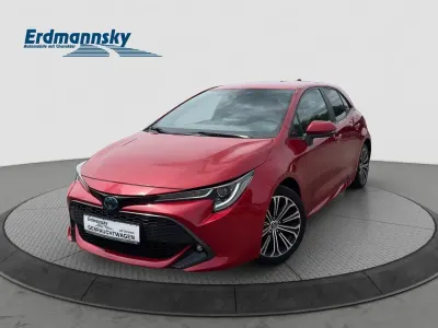 Gebraucht Toyota Corolla Hybrid Club 184 PS (135 kW) 2019 Rot Limousine