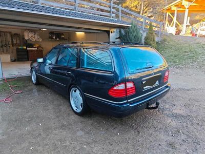 Mercedes E300