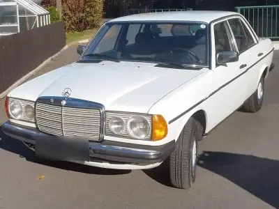 Używany Mercedes E230 136 KM (100 kW) 1982 Biały Sedan/Limuzyna