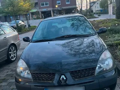 Używany Renault Clio II 75 KM (55 kW) 2003 Czarny Hatchback