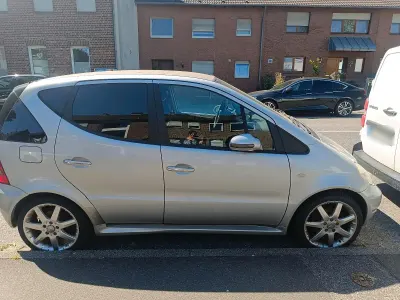 Używany Mercedes A210 140 KM (102 kW) 2003 Srebrny Sedan/Limuzyna