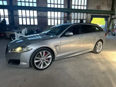 Używany Jaguar XF Sportbrake 241 KM (177 kW) 2013 Srebrny Kombi
