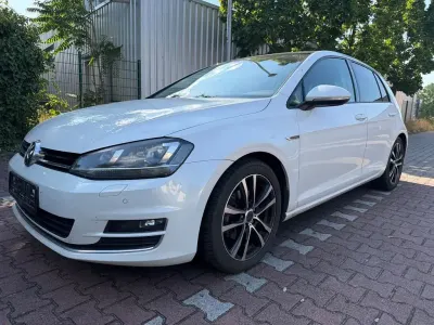 Gebraucht VW Golf VII LOUNGE 150 PS (110 kW) 2015 Weiß Limousine