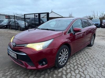 Rot Gebraucht 2017 Toyota Avensis Limousine | 10.900 € (Guter Preis)