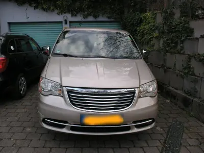 Używany Chrysler Voyager 287 KM (211 kW) 2015 Złoty Minivan