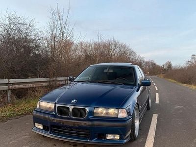 Blau Gebraucht 1998 BMW 323 M Sport Limousine | 13.000 €