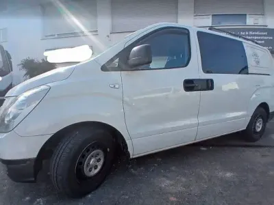 Gebraucht Hyundai H-1 150 PS (110 kW) 2011 Weiß Van / Kleinbus