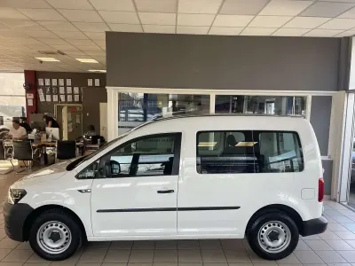 Gebraucht VW Caddy 102 PS (75 kW) 2017 Weiß Van / Kleinbus