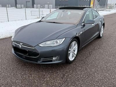 Grau Gebraucht 2015 Tesla Model S Kleinwagen | 15.900 € (Guter Preis)