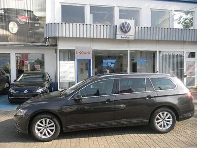 Grau Gebraucht 2023 VW Passat Business Kombi | 29.998 € (Etwas zu teuer)
