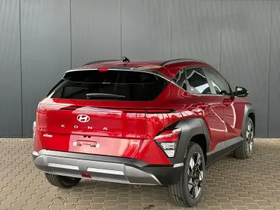 Neu Hyundai Kona Comfort 170 PS (125 kW) 2025 Shimmering silver / dach schwa SUV