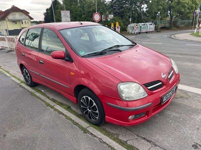 Nissan Almera Tino