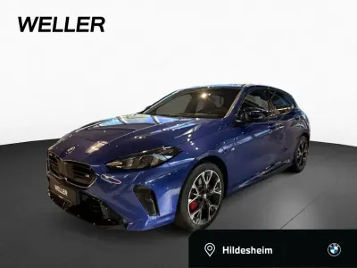Neu BMW M135 M Sport 300 PS (220 kW) 2026 Portimao blau (blau) Kleinwagen