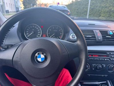 Gebraucht BMW 116 122 PS (89 kW) 2009 Schwarz Kleinwagen