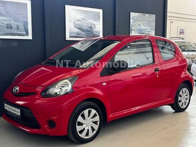 Gebraucht Toyota Aygo Basis 68 PS (50 kW) 2012 Rot Kleinwagen