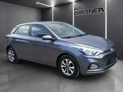 Gebraucht Hyundai i20 Trend 101 PS (74 kW) 2020 Grau Kleinwagen