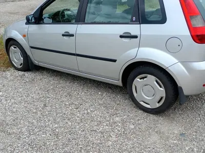 Gebraucht Ford Fiesta 65 PS (47 kW) 2002 Grau Kleinwagen
