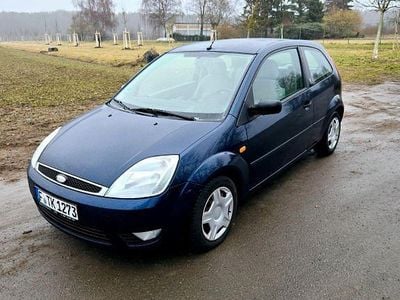 Gebraucht Ford Fiesta 69 PS (50 kW) 2004 Blau Kleinwagen