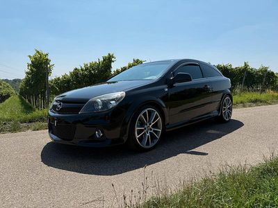 Second-hand Opel Astra OPC 240 CP (176 kW) 2010 Negru Coupe
