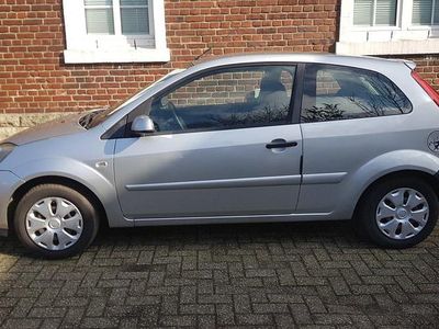 Usata Ford Fiesta 69 CV (50 kW) 2003 Argento Utilitaria