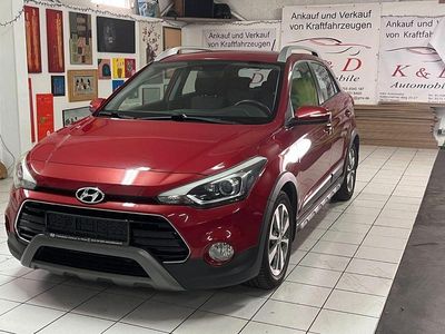 Gebraucht Hyundai i20 Select 101 PS (74 kW) 2017 Rot Limousine