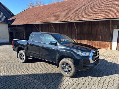 Gebraucht Toyota HiLux Comfort 204 PS (150 kW) 2024 Attitude black mc. Abholung