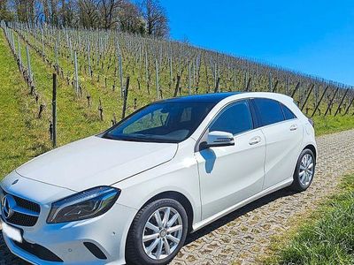Gebraucht Mercedes A180 122 PS (89 kW) 2016 Weiß Limousine