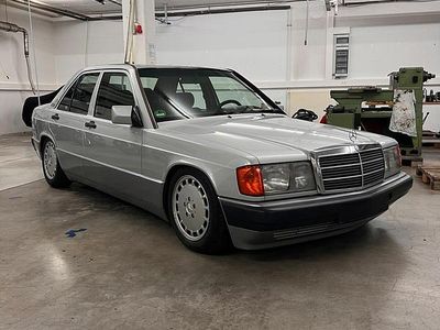 Gebraucht Mercedes 190 Sportline 122 PS (89 kW) 1990 Silber Limousine