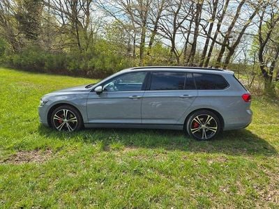 Second-hand VW Passat 150 CP (110 kW) 2024 Gri Break