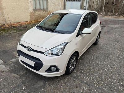 Gebraucht Hyundai i10 87 PS (63 kW) 2014 Beige Kleinwagen