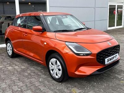 Flame orange pearl metallic Neu 2025 Suzuki Swift Club Kleinwagen | 19.880 €