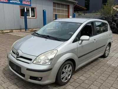 Gebraucht Toyota Corolla Verso 129 PS (94 kW) 2004 Silber Van / Kleinbus