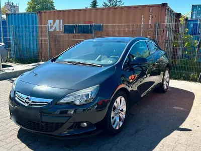 Usata Opel Astra GTC Innovation 140 CV (102 kW) 2013 Nero Coupé