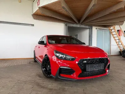 Gebraucht Hyundai i30 275 PS (202 kW) 2019 Rot Limousine