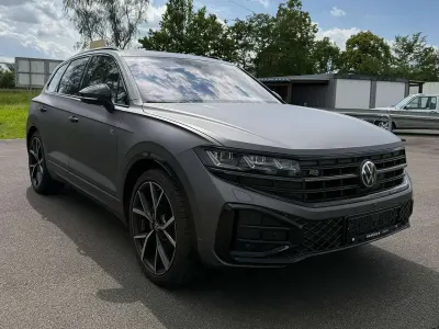 Gebraucht VW Touareg R-line 286 PS (210 kW) 2024 Siliziumgrau matt SUV
