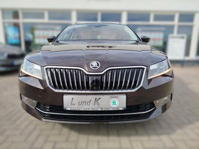 Gebraucht Skoda Superb Style 150 PS (110 kW) 2017 Magnetic brown metallic (metallic) Kombi