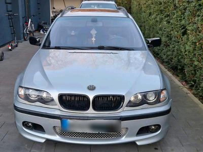 Silber Gebraucht 2002 BMW 330 M Sport Kombi | 3.500 €
