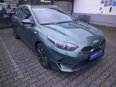 Neu Kia Ceed Sportswagon Vision 140 PS (102 kW) 2025 Grün Kombi