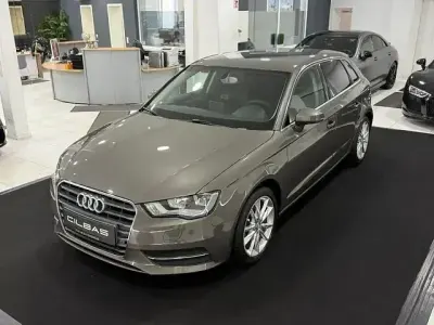 Gebraucht Audi A3 Ambiente 140 PS (102 kW) 2014 Grau Limousine