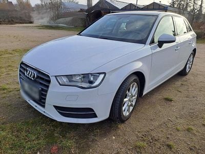 Gebraucht Audi A3 Attraction 150 PS (110 kW) 2016 Weiß Limousine