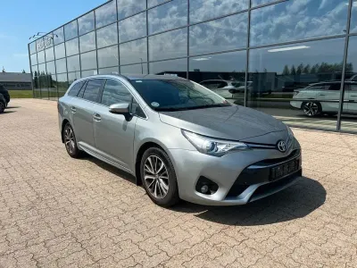 Gebraucht Toyota Avensis 147 PS (108 kW) 2017 Grau Kombi