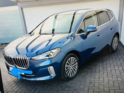 Gebraucht BMW 225 Active Tourer Luxury Line 245 PS (180 kW) 2023 Blau Van / Kleinbus