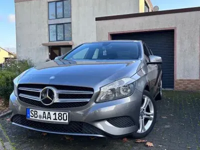Używany Mercedes A180 Style 109 KM (80 kW) 2012 Szary Sedan/Limuzyna