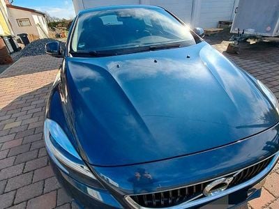 Gebraucht Volvo V40 Inscription 190 PS (139 kW) 2017 Blau Limousine