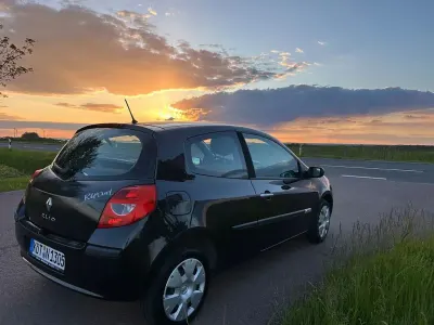 Używany Renault Clio II Campus 75 KM (55 kW) 2007 Czarny Sedan/Limuzyna