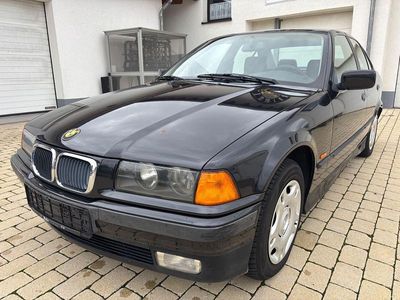 BMW 323