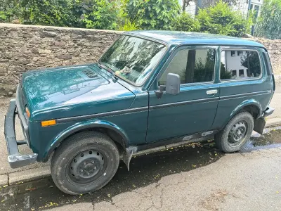 Gebraucht Lada Taiga 80 PS (58 kW) 2009 Grün SUV