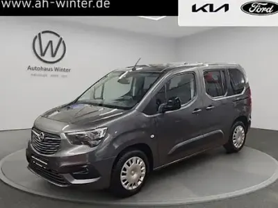 Begagnad Opel Combo Elegance 130 HK (95 kW) 2022 Grå Minibuss